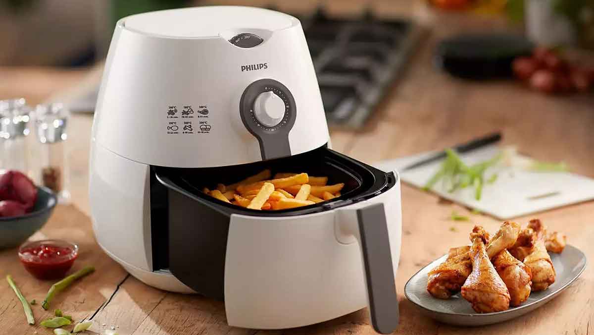 Fritadeira elétrica Philips Airfryer fritando coxinhas de frango ilustra nosso artigo sobre: tapete de silicone do airfryer.