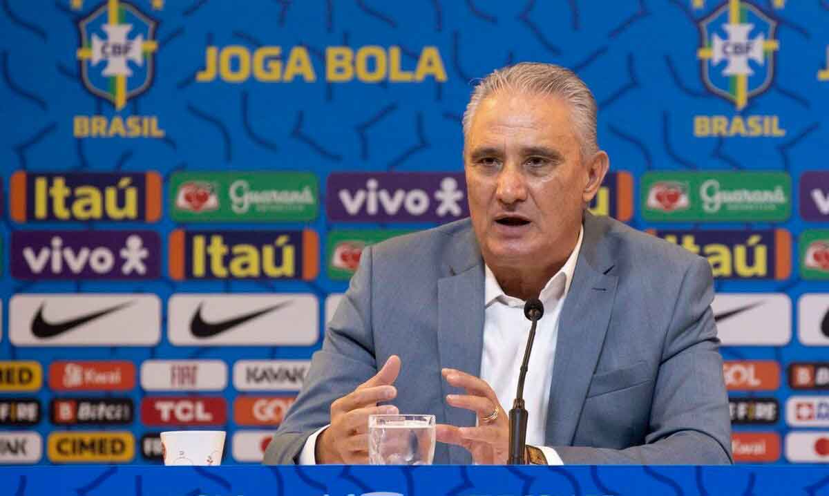 O técnico Tite em coletiva de imprensa.