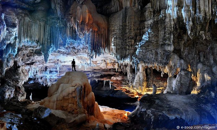 Em Cocalzinho. A foto do maior lago subterrâneo da América do Sul.